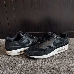 Nike Black and White Men's Sneakers